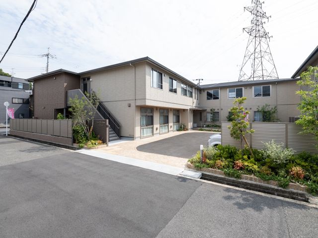 清潔感のある建物外観 外観 清潔で落ち着いた色合いの外観が魅力の施設で、働く環境を大切にする方に最適です。