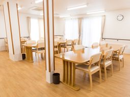 明るい食堂の様子