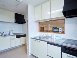 清潔感のある白いキッチン