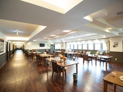 広々とした明るいダイニング