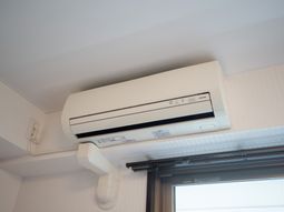 壁掛けエアコンの設置例