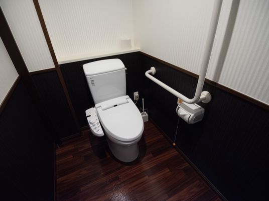 手すり付きトイレ設備