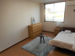 明るい居室の空間