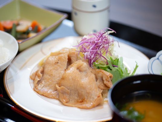 和食の盛り付け料理