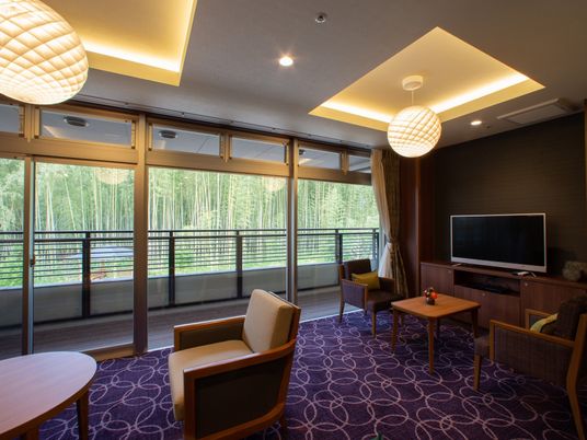 緑豊かな景観のリビング