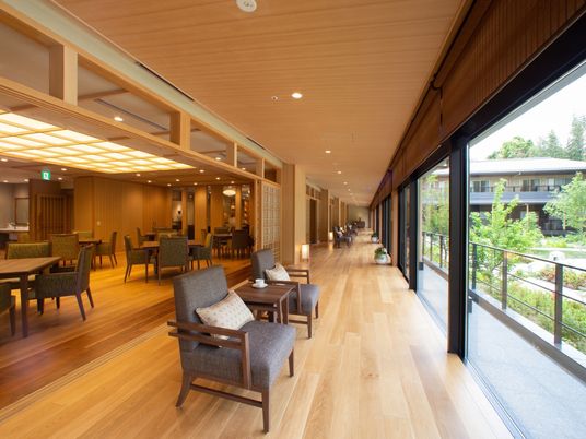 共有エリアのモダンな居室