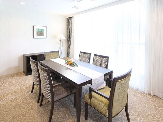 落ち着いた雰囲気のダイニング