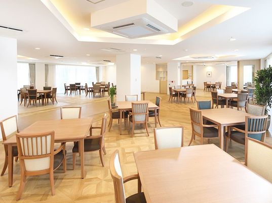 明るいダイニングルーム