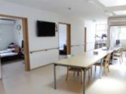 共有スペースの明るい室内