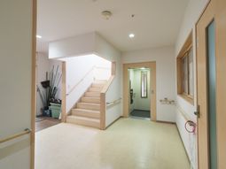 明るい廊下と階段