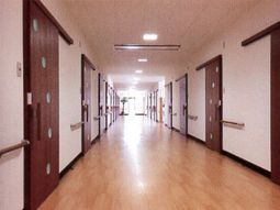 清潔な長い廊下