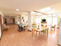 明るいダイニングスペース