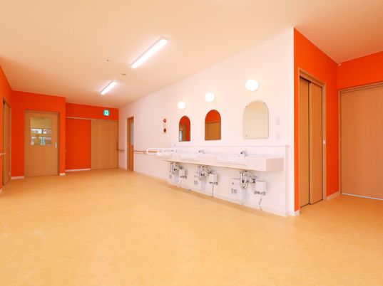 広々とした清潔な洗面所