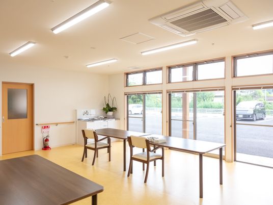 明るい食堂の様子