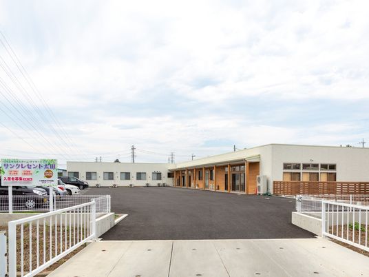 清潔な施設の外観