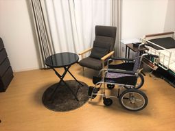 居室の家具と車椅子