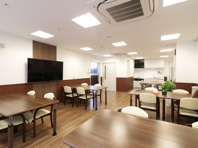 広々とした共用ダイニング