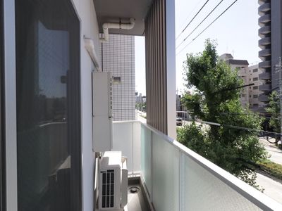 都市景観を望むバルコニー