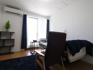 シンプルな居室の様子