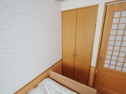 静かな寝室の居室