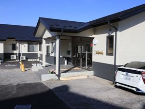晴天下の明るいエントランス