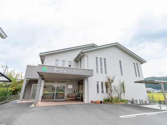 清潔感漂う施設エントランス