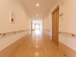 明るい廊下の風景