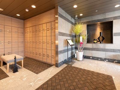 モダンなエントランスホール