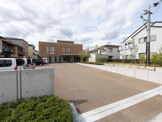 新しい建物の外観