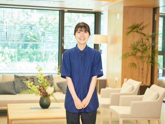 自然光が溢れるラウンジ