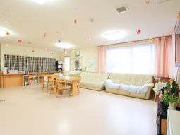 広々とした明るいリビング