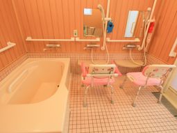 バリアフリーの浴室設備