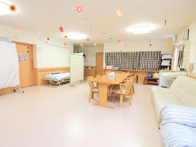 明るく広々とした居室