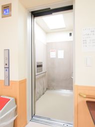 エレベーターの入り口