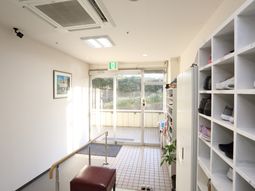 明るい廊下と出口