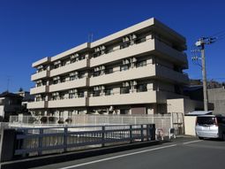 多階層の建物外観