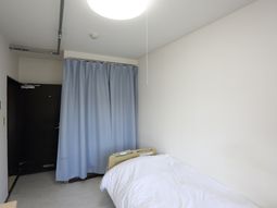 シンプルな居室の様子