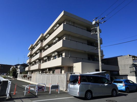 多階層の建物外観