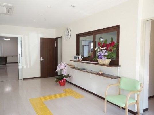 明るいフロントの様子