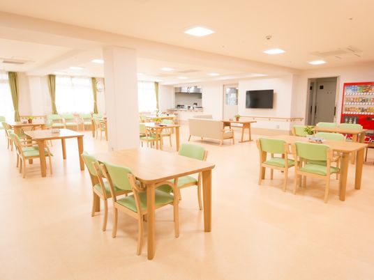 明るく広々としたダイニング