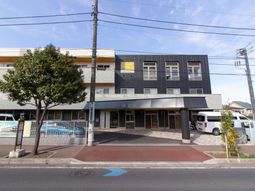 モダンな建物の外観