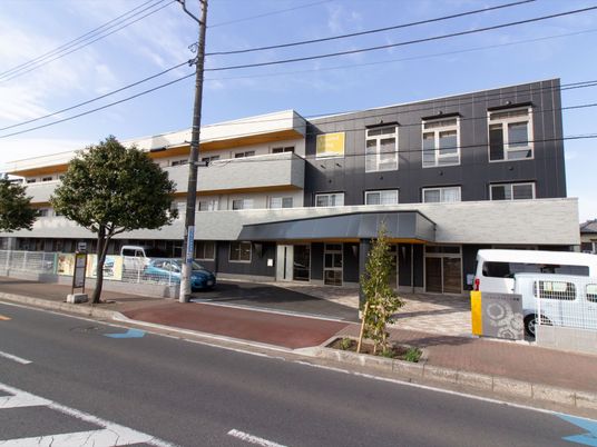 現代的な建物の外観
