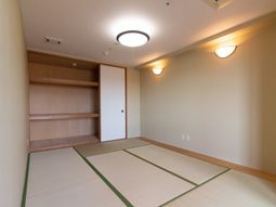 明るく広々とした和室