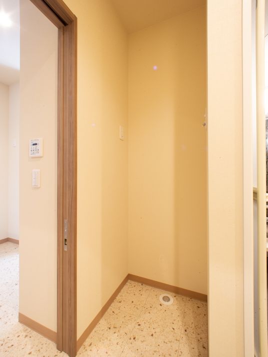 清潔感ある廊下の角