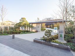 施設のきれいな外観