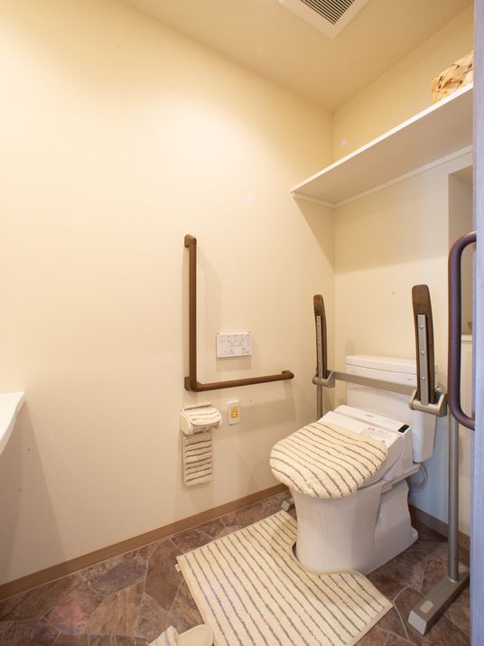 バリアフリー対応のトイレ