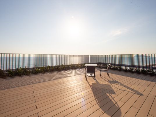 朝日と海を望むテラス