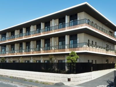 モダンな建物の外観