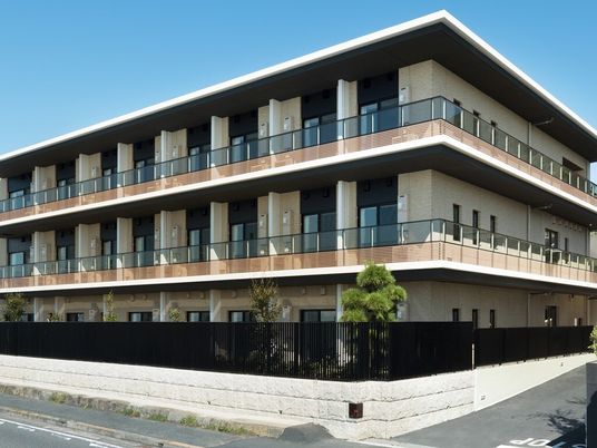 モダンな建物の外観