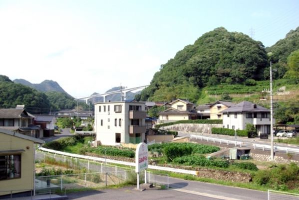 緑豊かな地域の建物